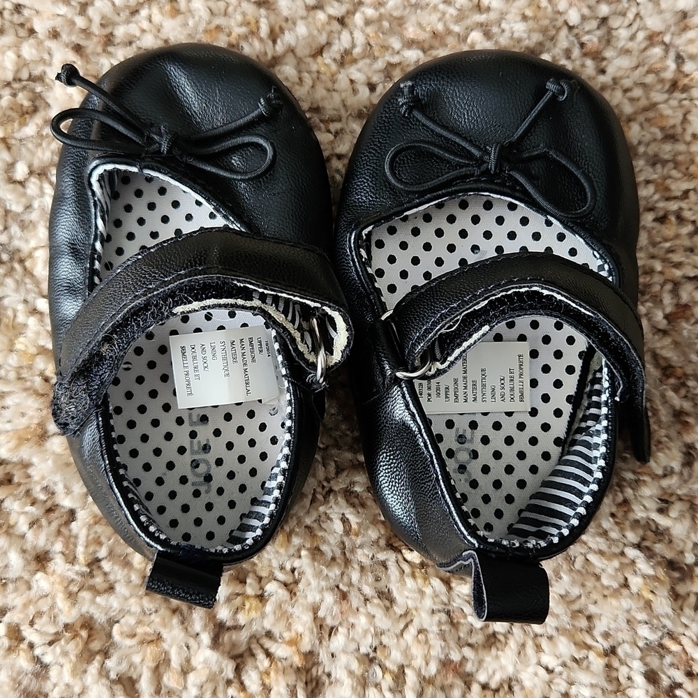 Joe Fresh Size 2 baby shoes